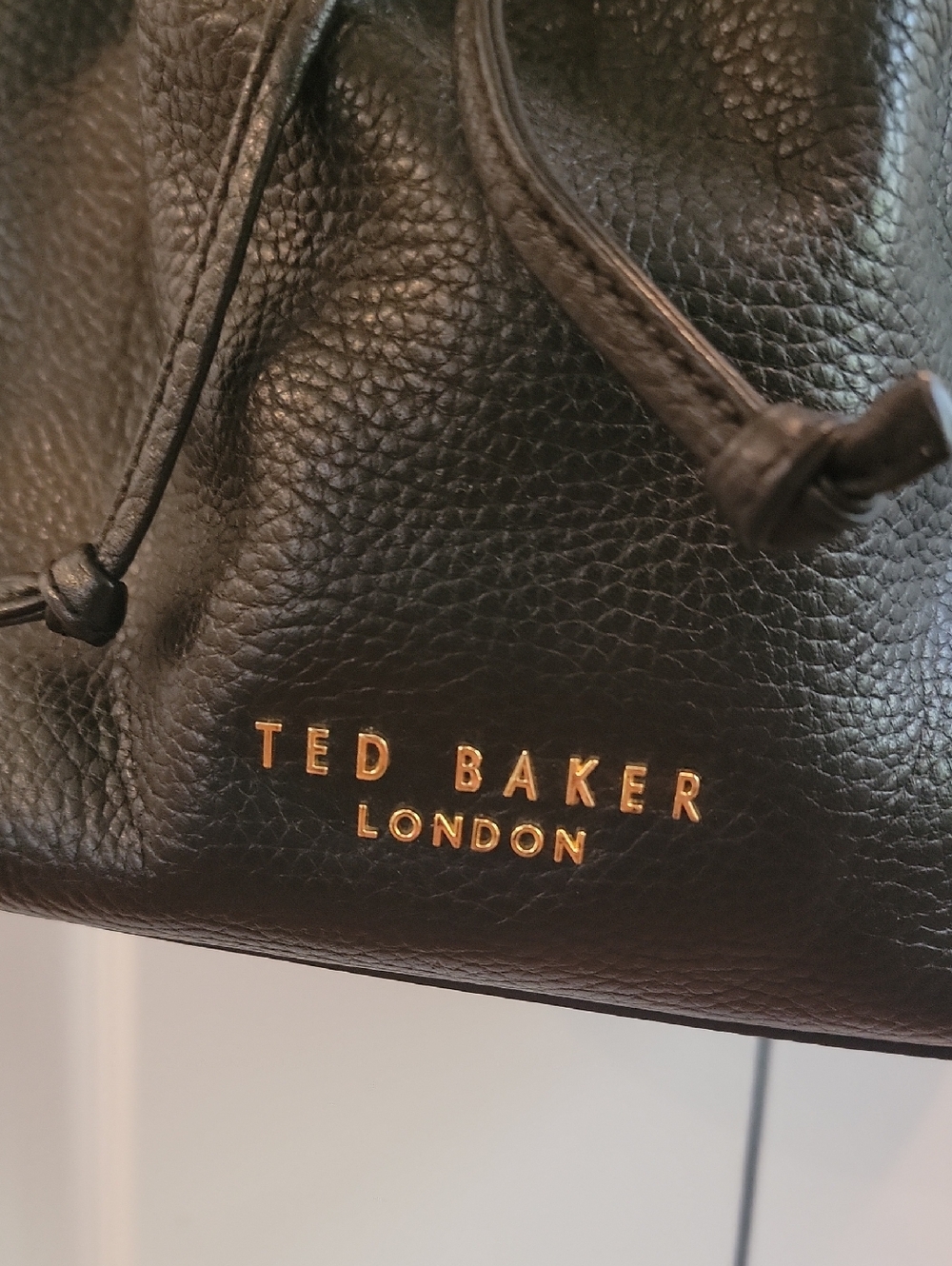 Ted Baker Aminah Bucket Bag, Black Leather, Excellent Condition!! - Picture 12 of 16